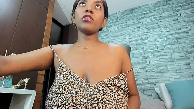 nicollesofia2 online show from March 5, 5:29 am