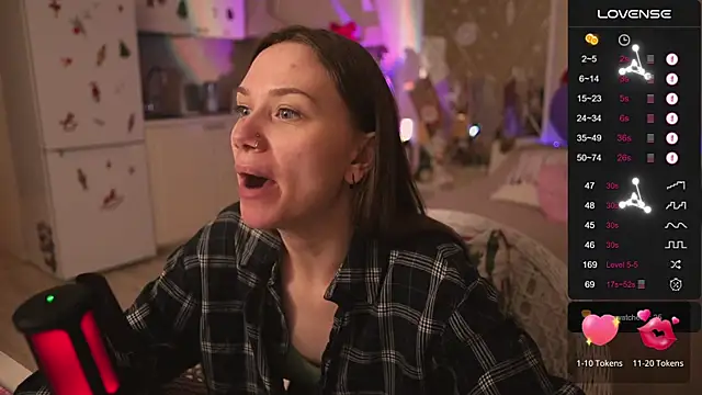 Snapshot of alexa_feels_ chatting on December 21, 4:58 pm alexa feels online show from December 21, 4:58 pm