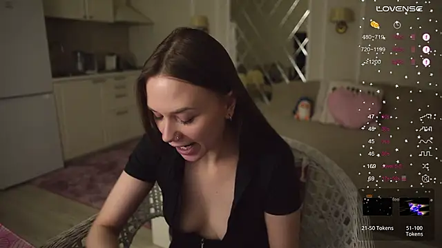 Snapshot of alexa_feels_ chatting on February 13, 4:14 pm alexa feels online show from February 13, 4:14 pm