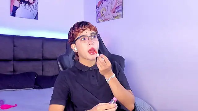 Aiiden 15 online show from October 8, 12:03 pm