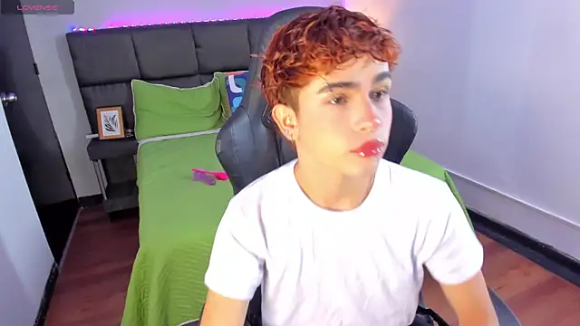 Aiiden 15 online show from December 18, 12:44 pm