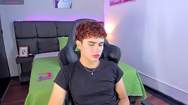 Aiiden 15 online show from December 20, 12:56 pm