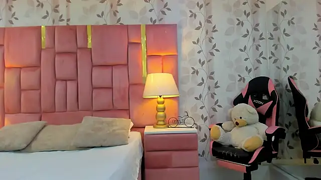 ArianaFranco online show from March 19, 1:15 pm