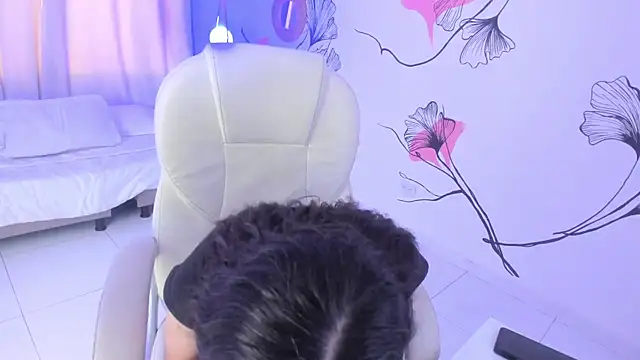 Isabela Fiorelli online show from March 13, 12:35 pm