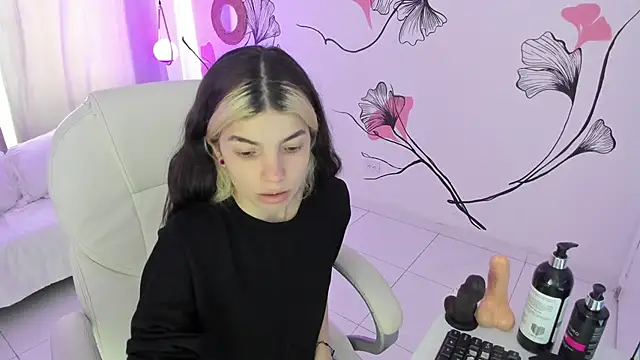 Isabela Fiorelli online show from October 30, 7:03 pm