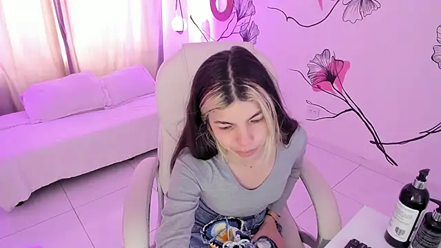 Isabela Fiorelli online show from November 3, 1:12 pm