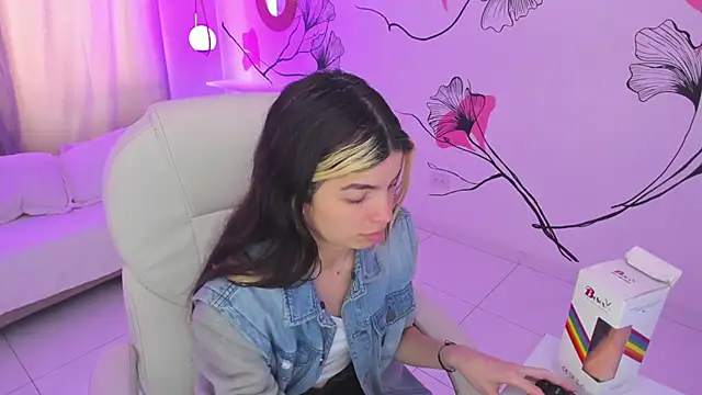 Snapshot of Isabela_Fiorelli chatting on November 23, 1:22 pm Isabela Fiorelli online show from November 23, 1:22 pm