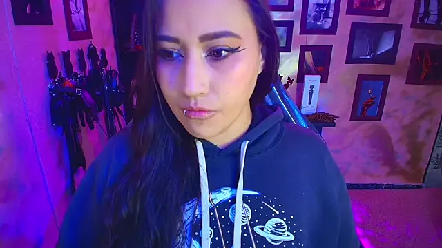 Snapshot of cherryy_bombshelll chatting on October 7, 3:42 pm cherryy bombshelll online show from October 7, 3:42 pm