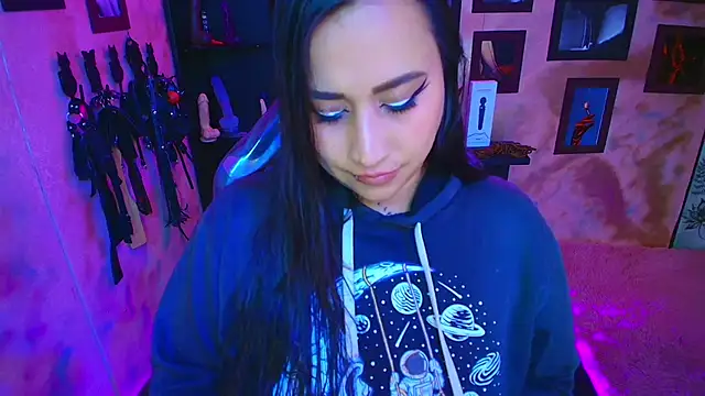 Snapshot of cherryy_bombshelll chatting on October 17, 6:21 pm cherryy bombshelll online show from October 17, 6:21 pm