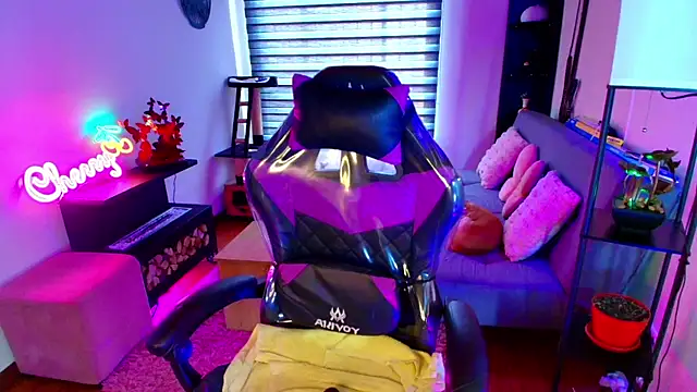 Snapshot of cherryy_bombshelll chatting on March 24, 3:06 pm cherryy bombshelll online show from March 24, 3:06 pm