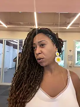 Snapshot of dianagolley420 chatting on February 12, 3:05 pm dianagolley420 online show from February 12, 3:05 pm