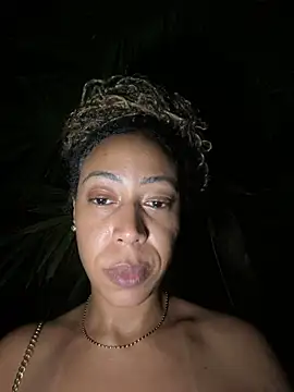 Snapshot of dianagolley420 chatting on March 22, 1:22 am dianagolley420 online show from March 22, 1:22 am