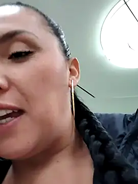 dulce valeriaa online show from February 15, 12:15 am