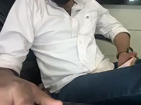 Snapshot of iamabigdickindian chatting on March 12, 10:05 am iamabigdickindian online show from March 12, 10:05 am