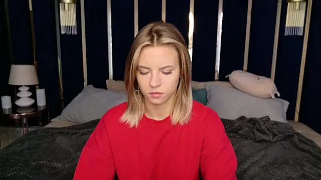 Kiara Rolls online show from September 26, 8:35 pm