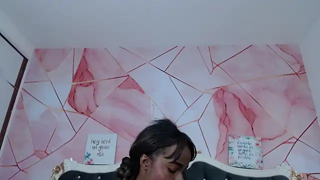 LindaBird online show from November 3, 10:21 pm