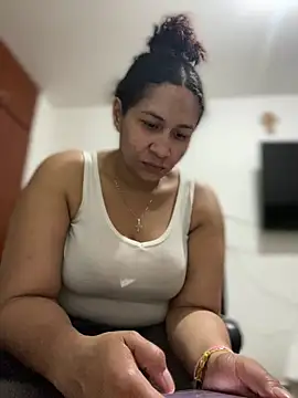 Snapshot of Carola-Ross chatting on February 12, 5:19 pm Carola-Ross online show from February 12, 5:19 pm