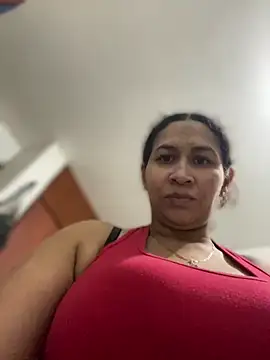 Snapshot of Carola-Ross chatting on February 16, 9:33 pm Carola-Ross online show from February 16, 9:33 pm