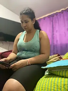 Snapshot of Carola-Ross chatting on April 13, 5:18 pm Carola-Ross online show from April 13, 5:18 pm