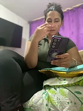 Snapshot of Carola-Ross chatting on April 16, 5:47 pm Carola-Ross online show from April 16, 5:47 pm