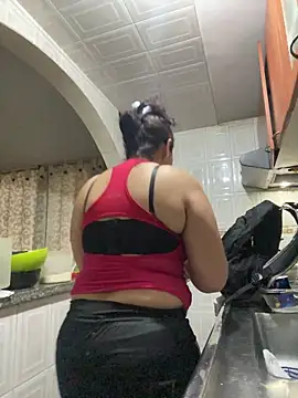 Snapshot of Carola-Ross chatting on April 23, 7:27 pm Carola-Ross online show from April 23, 7:27 pm