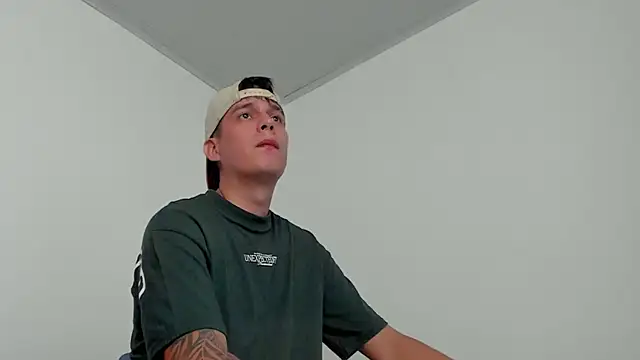 hugosan12 online show from February 15, 3:06 pm