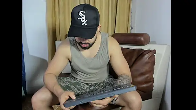 Snapshot of mikeblaree chatting on October 17, 2:41 pm mikeblaree online show from October 17, 2:41 pm