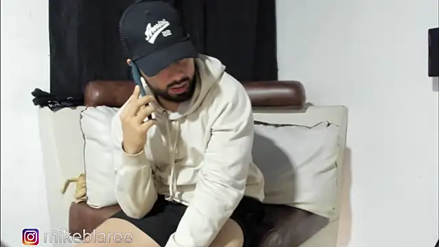 Snapshot of mikeblaree chatting on November 5, 3:34 pm mikeblaree online show from November 5, 3:34 pm