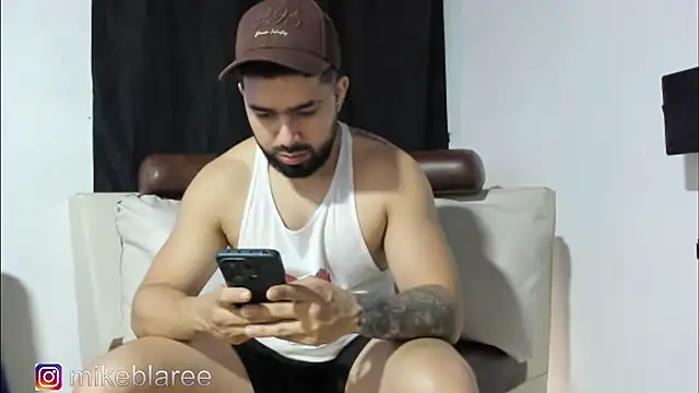 Snapshot of mikeblaree chatting on November 9, 5:44 pm mikeblaree online show from November 9, 5:44 pm