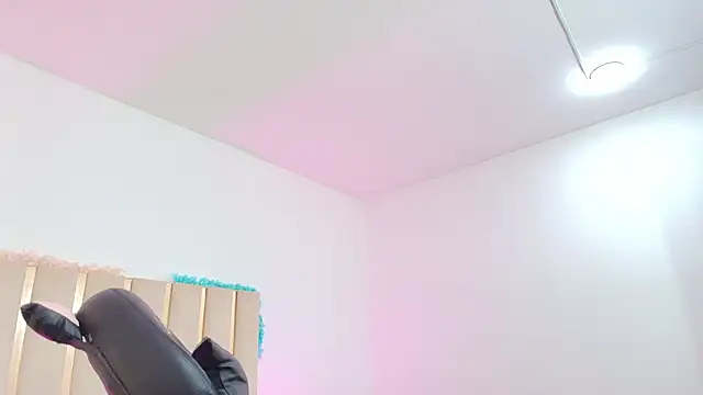 Snapshot of Gaby_tay1 chatting on March 11, 3:05 am Gaby tay1 online show from March 11, 3:05 am