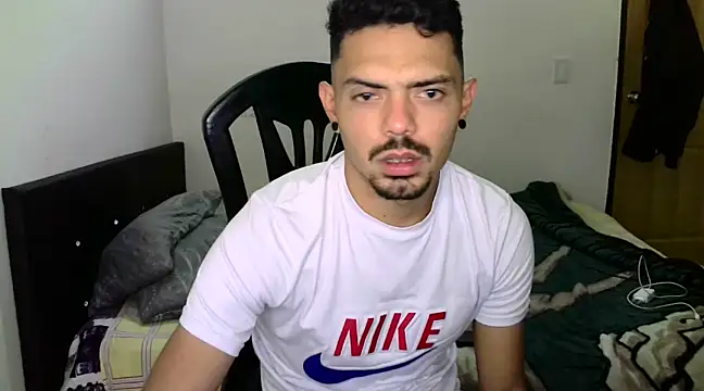 Snapshot of chocolatino16 chatting on February 7, 5:52 am chocolatino16 online show from February 7, 5:52 am