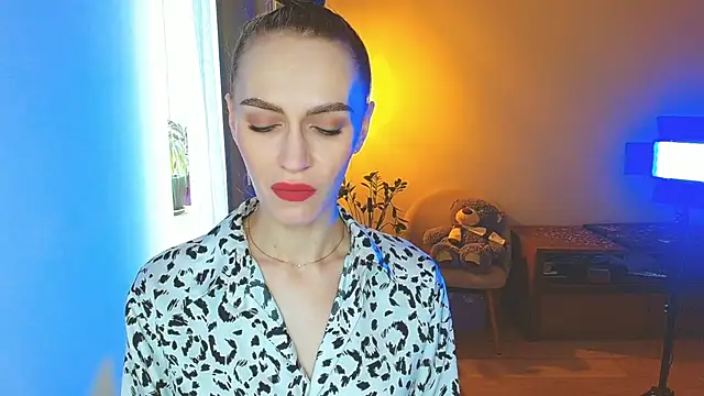 Lady Sunshine  online show from February 18, 8:10 am