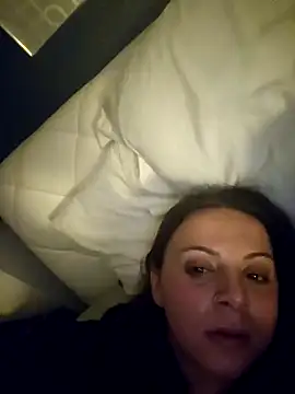 Snapshot of ShysluutGia chatting on February 9, 1:56 pm ShysluutGia online show from February 9, 1:56 pm