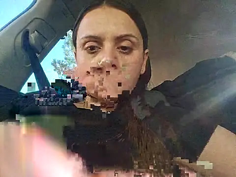 Snapshot of ShysluutGia chatting on February 23, 11:14 pm ShysluutGia online show from February 23, 11:14 pm