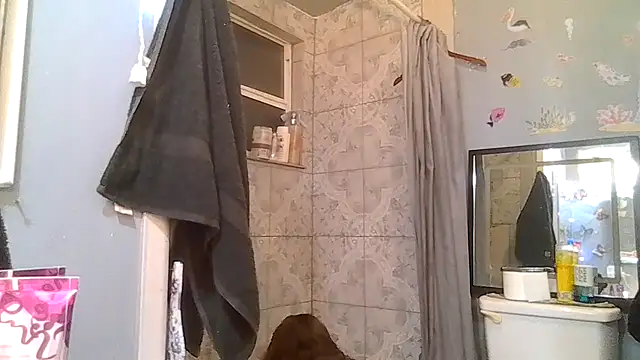 Snapshot of ShysluutGia chatting on October 13, 9:42 am ShysluutGia online show from October 13, 9:42 am