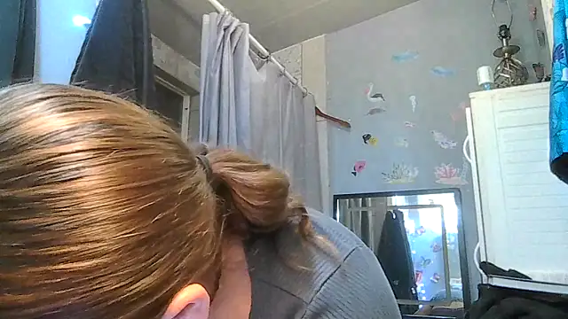 Snapshot of ShysluutGia chatting on October 14, 10:16 am ShysluutGia online show from October 14, 10:16 am