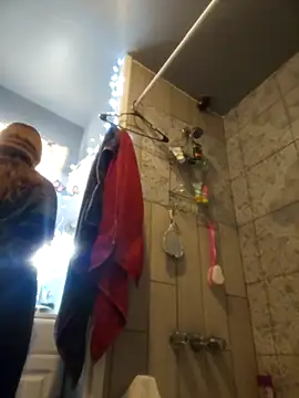 Snapshot of ShysluutGia chatting on December 2, 6:52 am ShysluutGia online show from December 2, 6:52 am