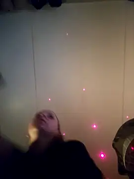 Snapshot of ShysluutGia chatting on December 18, 10:32 am ShysluutGia online show from December 18, 10:32 am