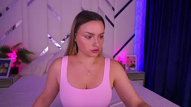 LindsieGreyy online show from October 14, 7:20 am