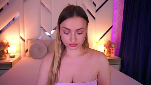 LindsieGreyy online show from March 23, 2:10 pm