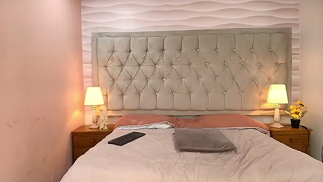 pamelasoto online show from February 12, 5:48 pm