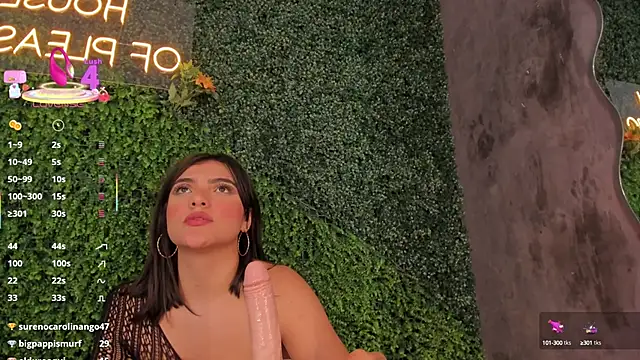 Snapshot of emmiily_z chatting on March 9, 7:12 am emmiily z online show from March 9, 7:12 am