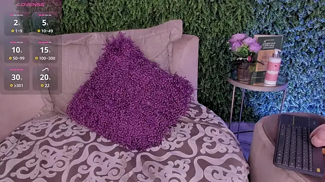 Snapshot of emmiily_z chatting on March 17, 10:38 pm emmiily z online show from March 17, 10:38 pm