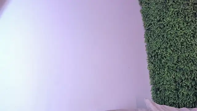 Snapshot of emmiily_z chatting on March 22, 2:16 am emmiily z online show from March 22, 2:16 am