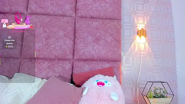 LilyRoxi online show from October 11, 9:13 pm