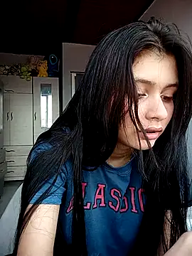 CHLOE ISABELL online show from January 8, 8:55 pm