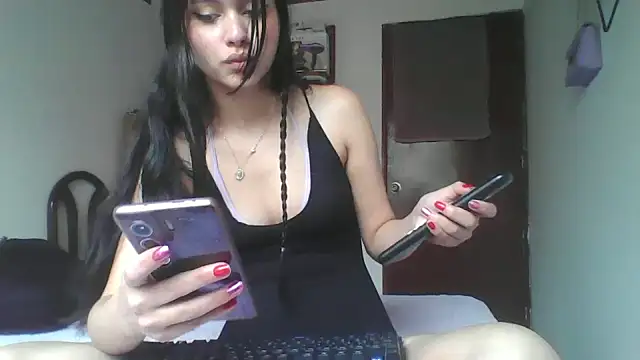 Snapshot of CHLOE_ISABELL chatting on March 5, 4:25 pm CHLOE ISABELL online show from March 5, 4:25 pm