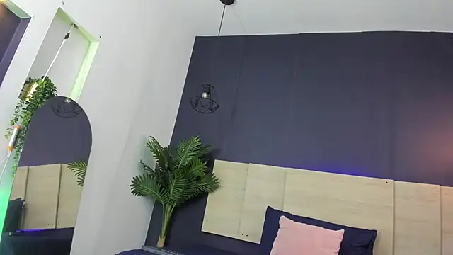 Snapshot of Nathy_Ross chatting on March 3, 8:11 pm Nathy Ross online show from March 3, 8:11 pm