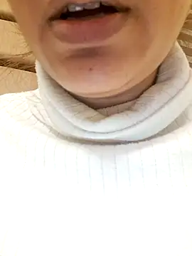 Snapshot of sexy_beauty22 chatting on February 7, 9:48 pm sexy beauty22 online show from February 7, 9:48 pm