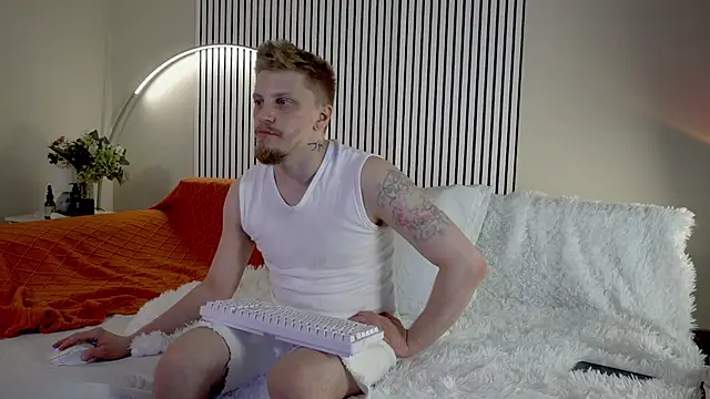 Saint Vicious online show from October 1, 8:15 pm